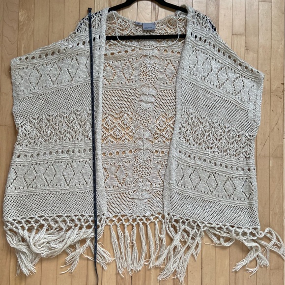 🌟 3 FOR $25 🌟 Vero Moda crochet look cardigan with fringe - Picture 4 of 6